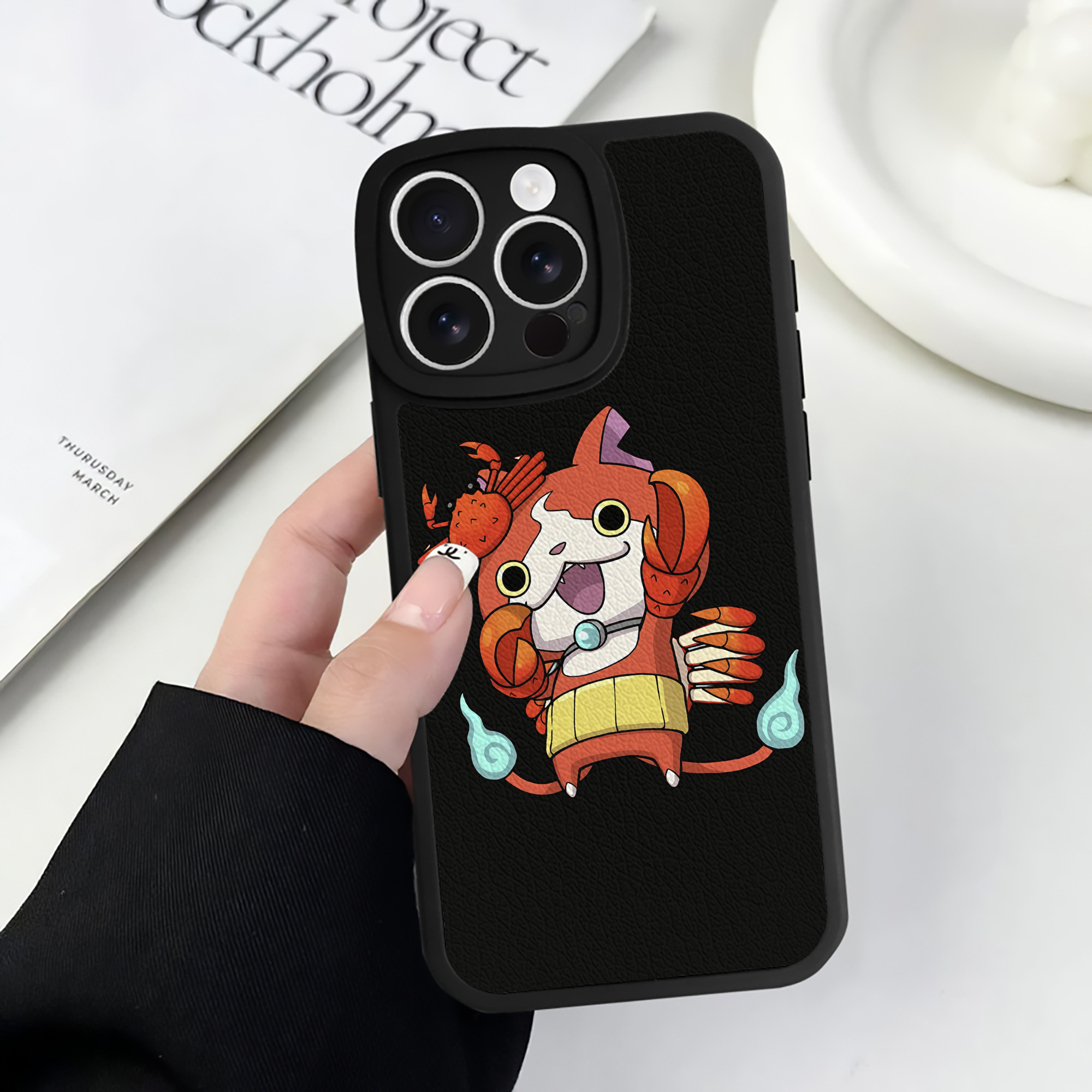 （画像用） 妖怪ウォッチ Yo-kai Watch 【iPhone 16シリーズ対応】シリコンスマホケース（レザー調） 材質：シリコン